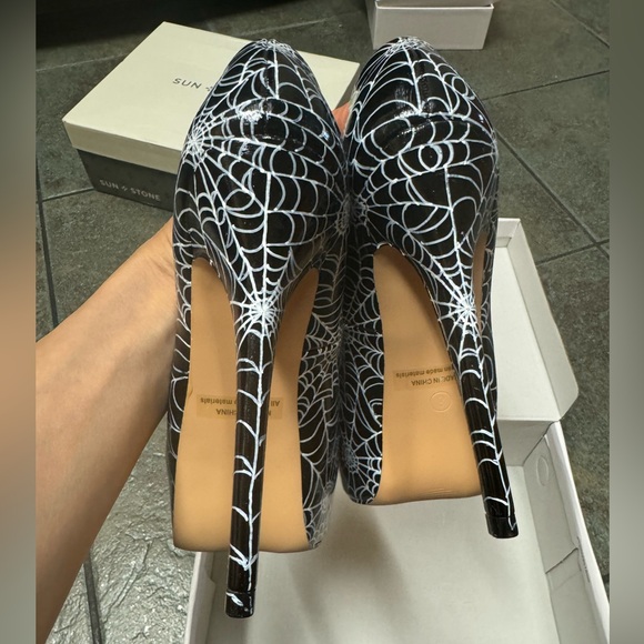 Spiderweb Halloween Heels US 7 - Picture 1 of 9